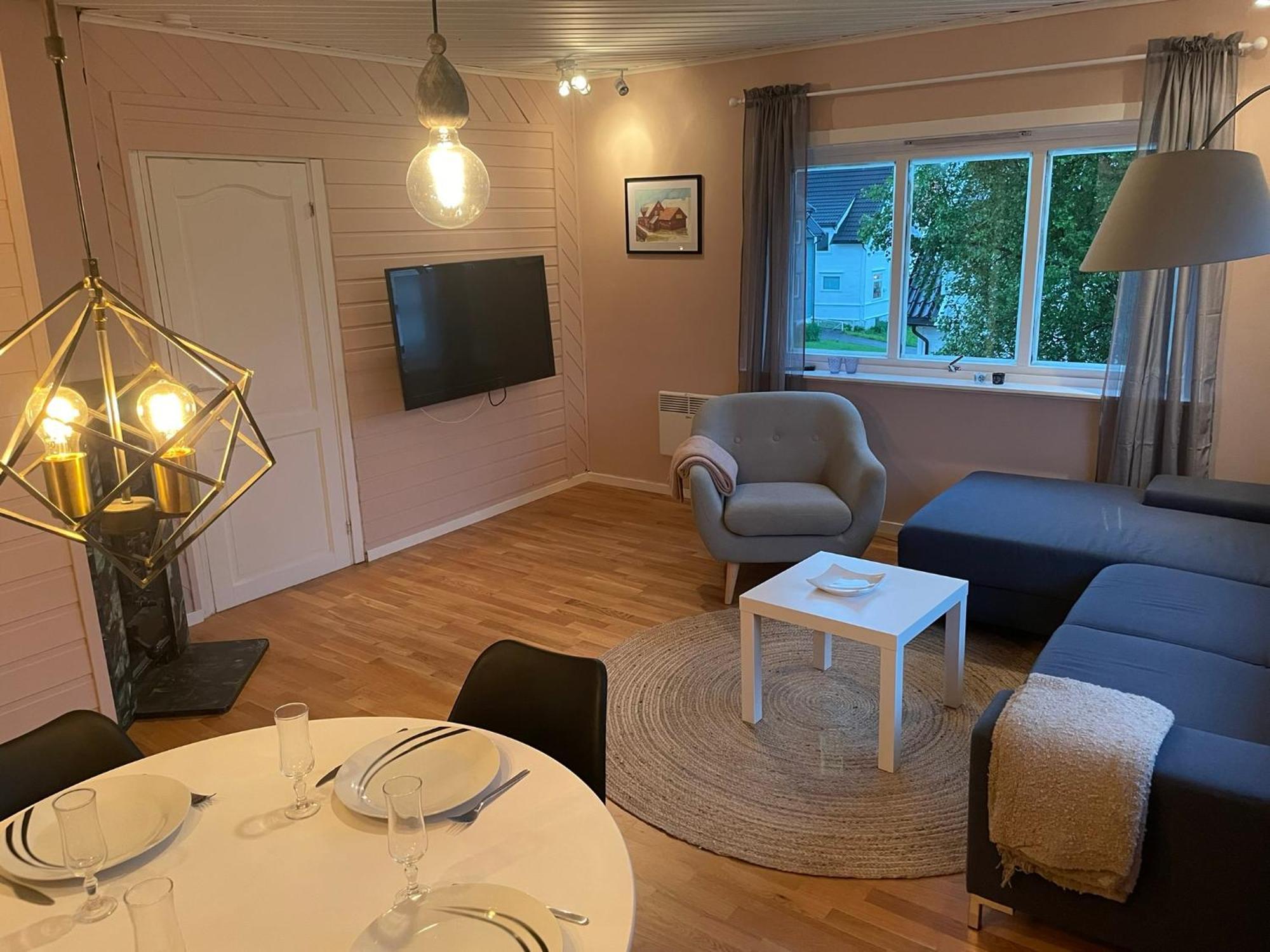 Centrally Located Apartment In Classic Townhouse Тромсе Екстер'єр фото