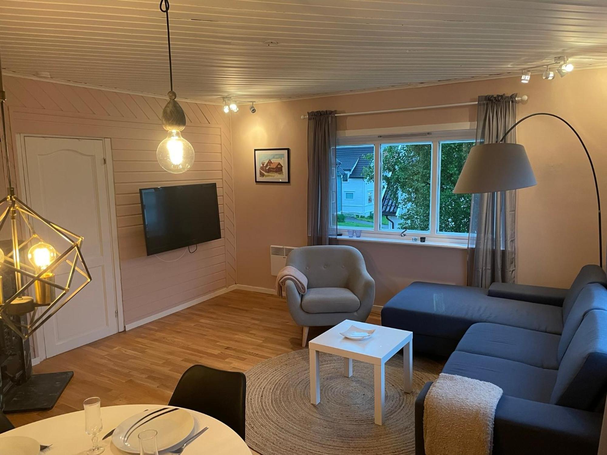 Centrally Located Apartment In Classic Townhouse Тромсе Екстер'єр фото