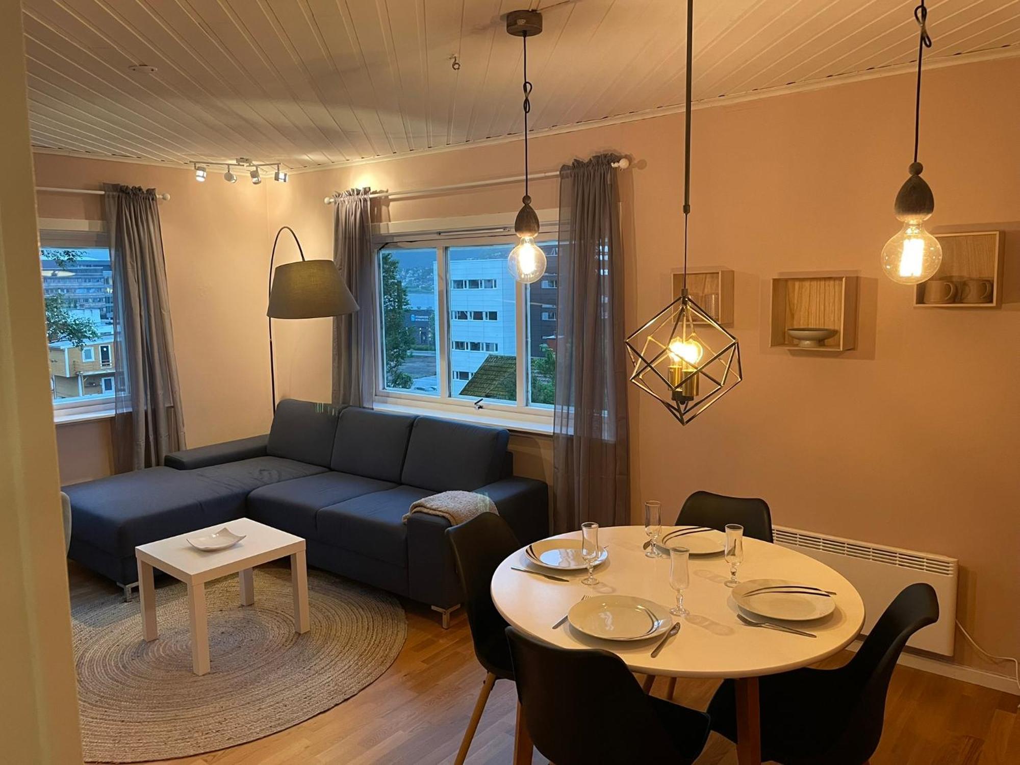 Centrally Located Apartment In Classic Townhouse Тромсе Екстер'єр фото